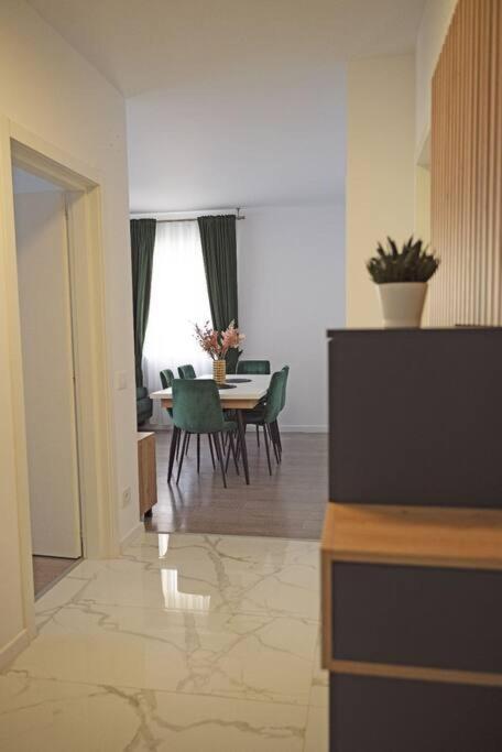 Eliza'S Apartment By Oasis Homes Oradea Εξωτερικό φωτογραφία